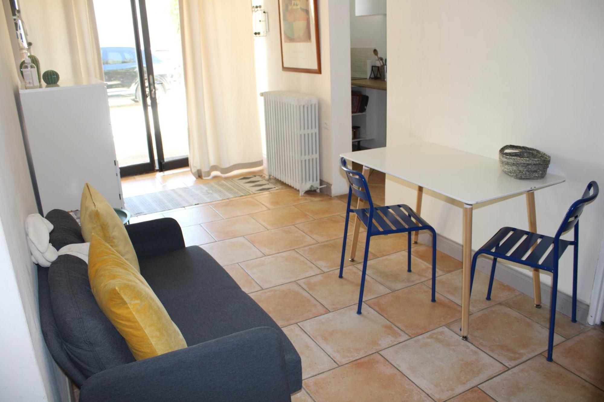 Agreable Appartement P2 Centre Ville Au Calme. Nimes Ngoại thất bức ảnh